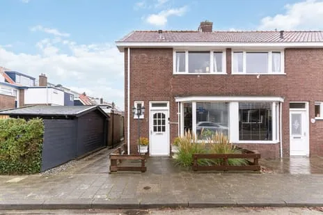Hoekwoning te koop: Jan van Nassaustraat 2, Prins Bernhardstraat en omgeving Zwijndrecht