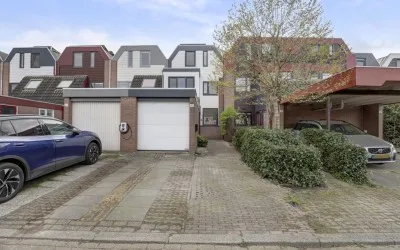 Tussenwoning te koop: Jan van Riebeecklaan 45, Windrooskwartier en Heesterbuurt Gouda