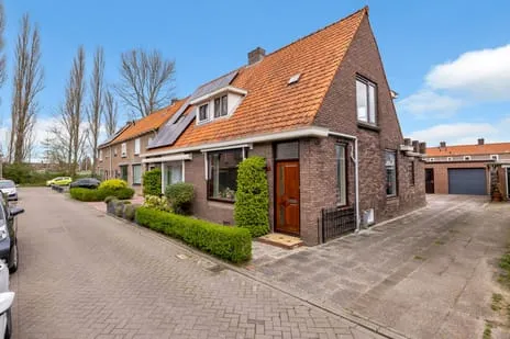 Twee-onder-één-kap te koop: Jan van Zutphenstraat 24, Molenwei Spijkenisse
