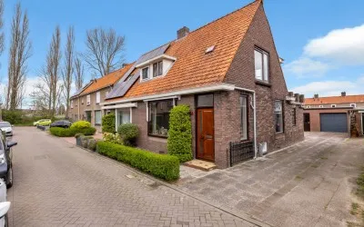 Twee-onder-één-kap te koop: Jan van Zutphenstraat 24, Molenwei Spijkenisse