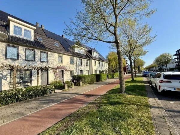 Tussenwoning te huur: Jane Addamslaan 46, Kastelenbuurt Amstelveen