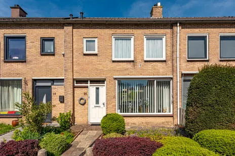 Tussenwoning te koop: Janus Erasmiusstraat 14, Tiel