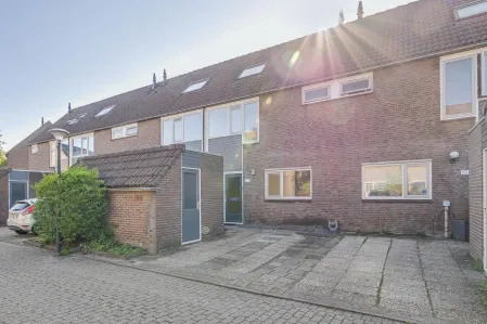 Tussenwoning te koop: Jaromirgaarde 207, Matengaarde Apeldoorn
