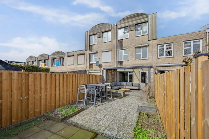 Tussenwoning te koop: Jasmijnlaan 183, Winterswijk