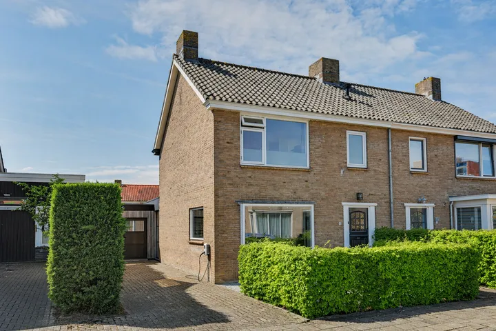 Twee-onder-één-kap te koop: Jasmijnstraat 19, Goes