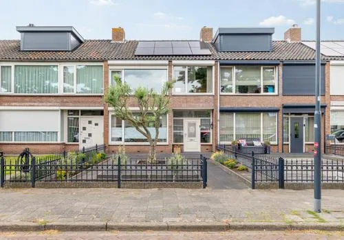 Tussenwoning te koop: Jasmijnstraat 30, Tuinzigt Breda