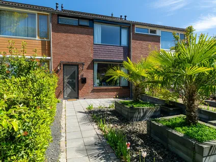 Tussenwoning te koop: Jasmijnstraat 33, Wijk Wijk En Aalburg
