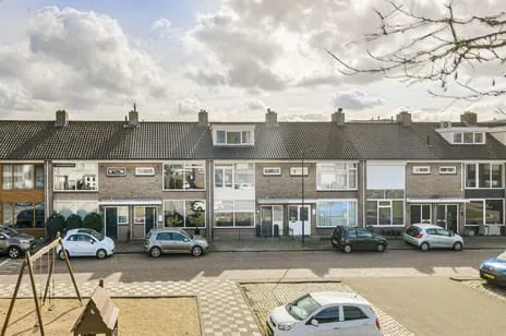 Tussenwoning te koop: Jasmijnstraat 37, Tuinzigt Breda