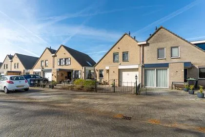 Tussenwoning te koop: Jasmijnstraat 59, Bloemenbuurt Oost Almere