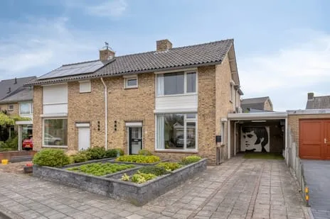 Twee-onder-één-kap te koop: Jasmijnstraat 7, De Velft Heesch