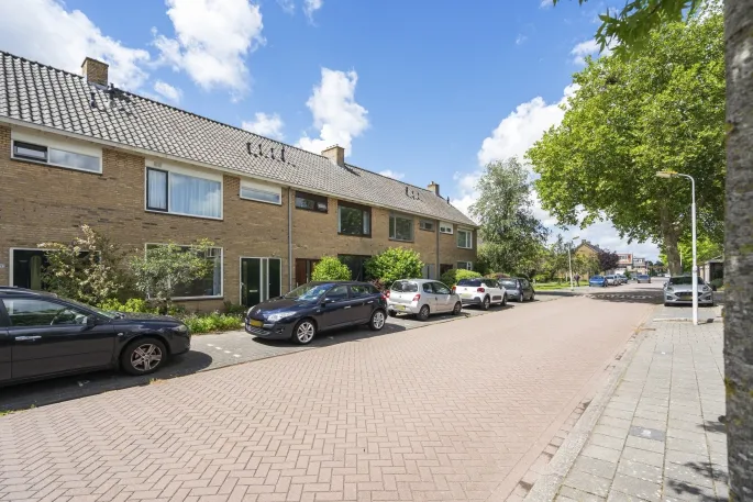 Tussenwoning te koop: Jean Henri Dunantstraat 30, Zuiderhoofdbuurt Krommenie