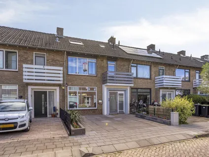 Tussenwoning te koop: Jelis van Riemsdijklaan 8, Hertogenwijk Tiel