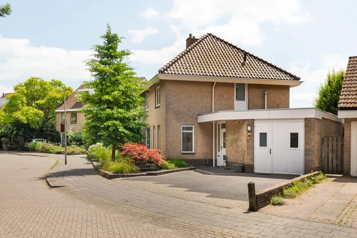 Hoekwoning te koop: Jeltje de Bosch Kemperstraat 171, Heuvelweg Alphen Aan Den Rijn