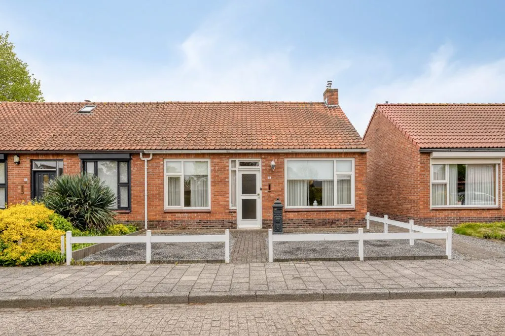 Twee-onder-één-kap te koop: Jhr. Mr. De Casembrootstraat 8, Koewacht