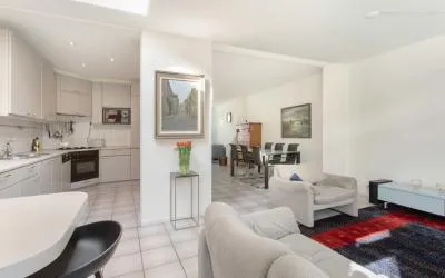 Hoekwoning te koop: Jhr.Mr.Dr. H.A. van Karnebeeklaan 46, Stadshart Amstelveen