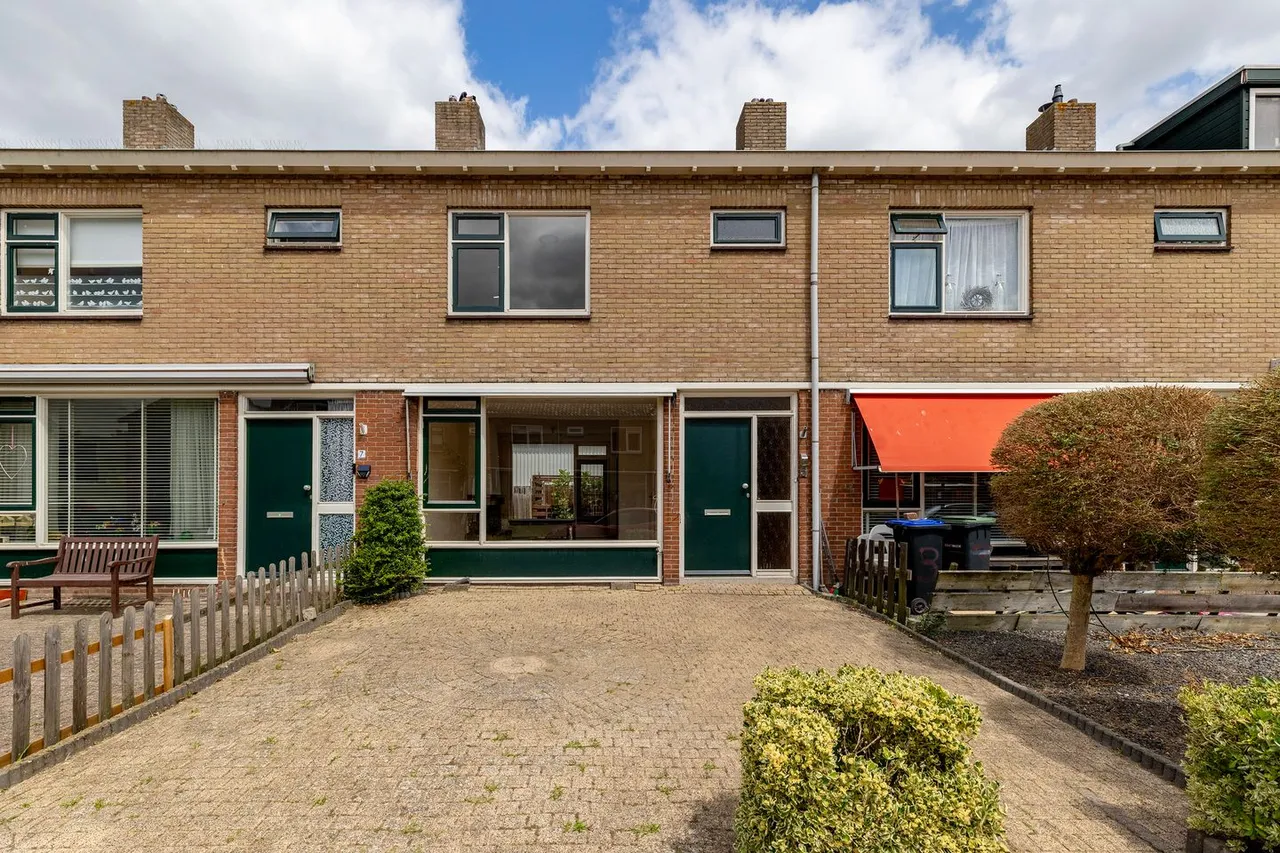 Tussenwoning te koop: Jhr. van de Wall Repelaerstraat 5, Dordrecht
