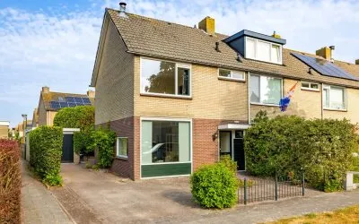 Corner house for sale: Jhr. van Sypesteynlaan 38, Nieuw-Loosdrechtsedijk Loosdrecht