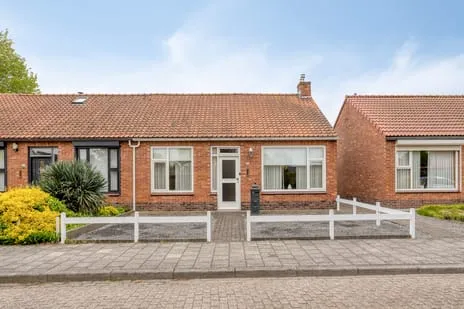 Semi-detached for sale: Jhr. Mr. De Casembrootstraat 8, Kern Koewacht Koewacht