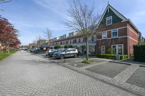 Hoekwoning te koop: Job van der Zeelaan 43, Burgemeesterswijk Maassluis