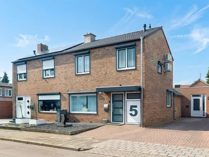 Twee-onder-één-kap te koop: Joes Jongenstraat 5, Achter de Haesen Landgraaf