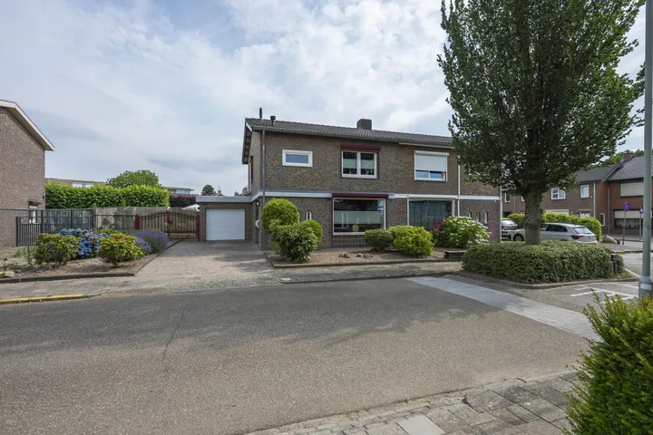 Twee-onder-één-kap te koop: Johan Frisostraat 29, Oud Nieuwenhagen Landgraaf