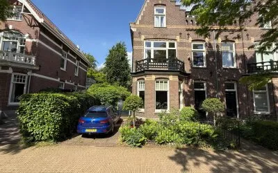 Twee-onder-één-kap te huur: Johan van Oldenbarneveltlaan 30, Regentesselaan e.o. Amersfoort