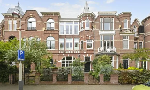 Tussenwoning te koop: Johan van Oldenbarneveltlaan 32, 'S-Gravenhage