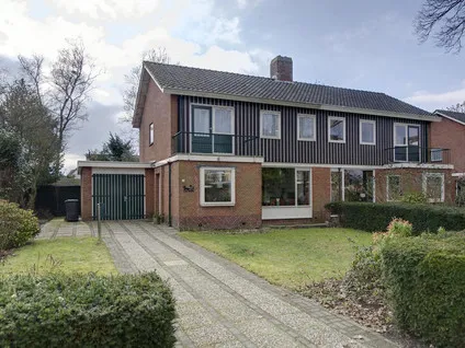 Twee-onder-één-kap te koop: Johan de Wittlaan 28, Westerpark Hoogezand