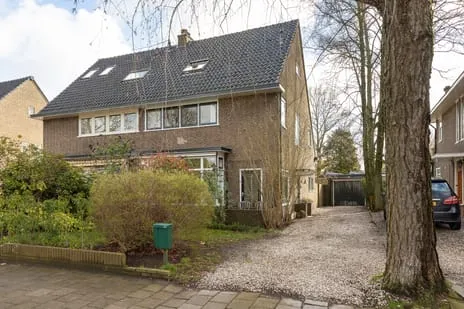 Twee-onder-één-kap te koop: Johan de Wittstraat 43, Staatsliedenkwartier Hilversum