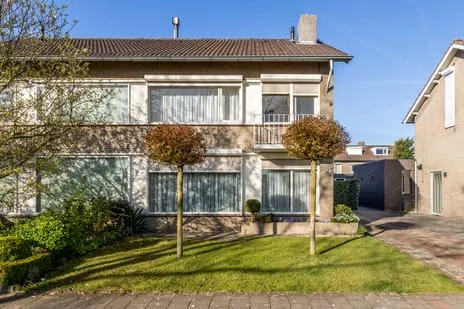 Twee-onder-één-kap te koop: Johan Frisostraat 10, Veldhoven