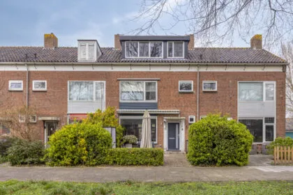 Tussenwoning te koop: Johan van Oldenbarneveldtlaan 48, Uithoorn