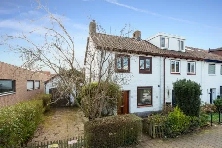 Hoekwoning te koop: Johan van Oldenbarneveltlaan 108, Staatsliedenkwartier Zeist