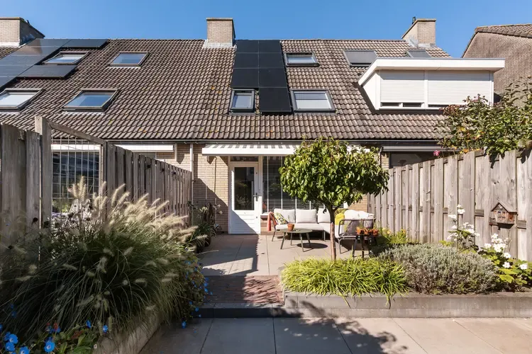 Tussenwoning te koop: Johanna Naber-erf 577, Dordrecht