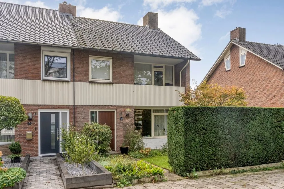 Twee-onder-één-kap te koop: Johanna van Burenlaan 22, Almelo