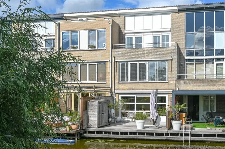Tussenwoning te koop: Johanna Westerdijkstraat 28, Velserbroek