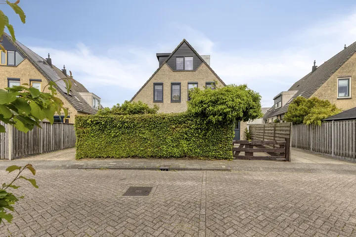 Tussenwoning te koop: Johanna Engwirda-Agricolastraat 39, Spijkenisse