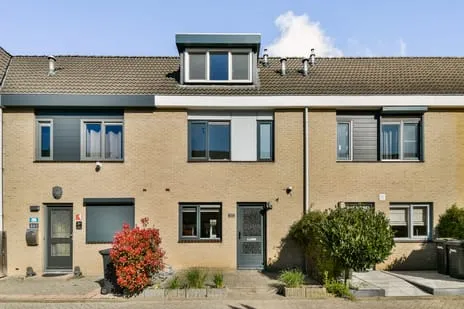 Tussenwoning te koop: Johanna Naber-erf 303, Johanna Naber-erf en omgeving Dordrecht