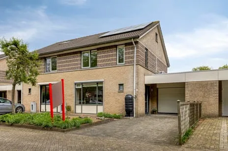 Tussenwoning te koop: Johannes Poststraat 43, Verzetsheldenbuurt II Oss