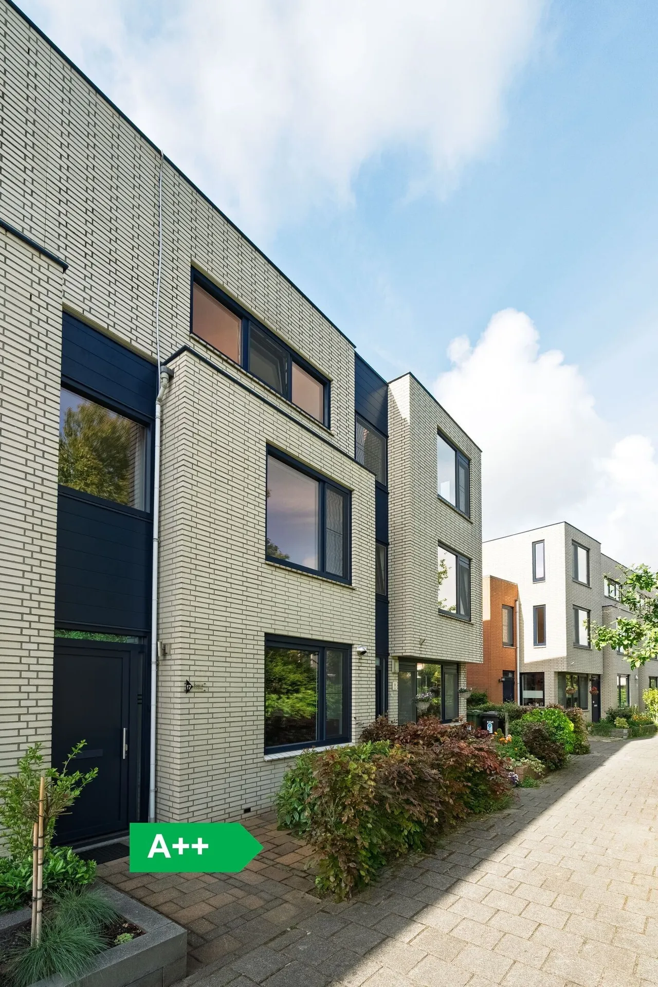 Tussenwoning te koop: Johannes Vermeerhage 17, Nieuwegein