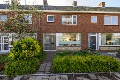 Tussenwoning te koop: Johannes Poststraat 16, Verzetstrijdersbuurt Heemskerk