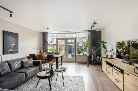 Tussenwoning te koop: Johannes van Bijnenstraat 14, Zuidbuurt Vlaardingen
