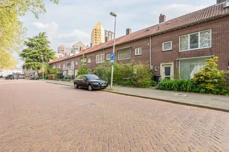 Tussenwoning te koop: Johannes van der Waalsweg 29, Limbeek-Noord Eindhoven