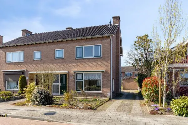 Twee-onder-één-kap te koop: Johannes Vermeerstraat 17, Winterswijk-Noordwest Winterswijk