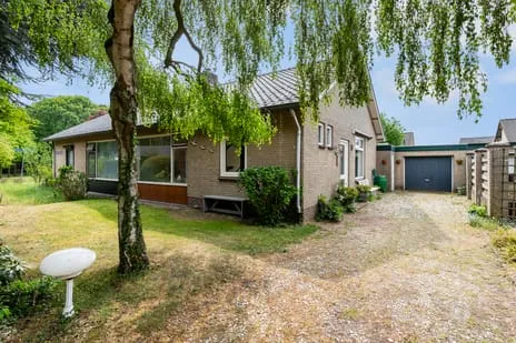 Twee-onder-één-kap te koop: Johannes Vermeerstraat 20, Nieuw-Bergen Kern Bergen (Li)