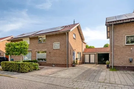 Twee-onder-één-kap te koop: Johannis Bogaardstraat 21, Nieuw-Vennep