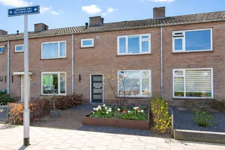 Tussenwoning te koop: Johannis van Rijswijkstr 8, Gameren Gameren
