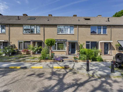 Tussenwoning te koop: John F. Kennedystraat 39, Heinenoord Woonkern Heinenoord