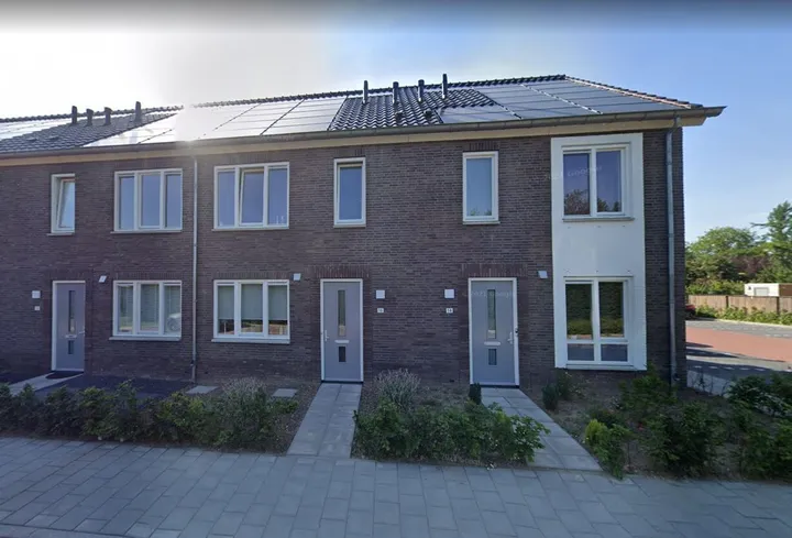 Tussenwoning te huur: John R. Towlestraat 10, Kern Oosterhout Oosterhout