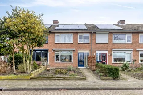 Tussenwoning te koop: John F.Kennedystraat 19, Steenbergen (Nb)