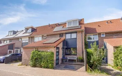 Tussenwoning te koop: Joke Smitstraat 49, Bergen (Nh)